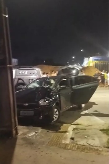 Após assalto, criminoso é perseguido, bate carro e é preso na Grande Natal
