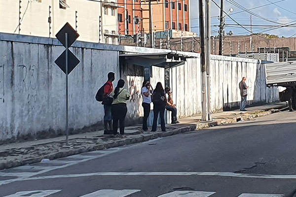 Câmara aprova projeto que obriga instalação de assentos nas paradas de ônibus de Natal