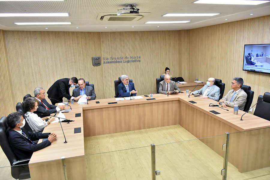Projeto que reajusta em 33,2% o piso do Magistério está pronto para votação final no Plenário da AL