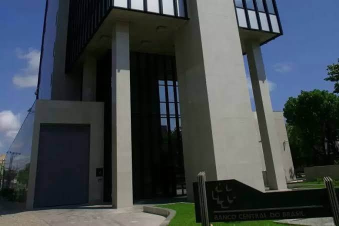 Mulher envolvida no furto ao Banco Central de Fortaleza é presa dias após Netflix lançar série sobre o caso