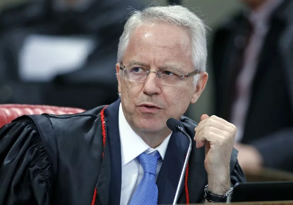 Ministro substituto do TSE renuncia cargo por questões de saúde