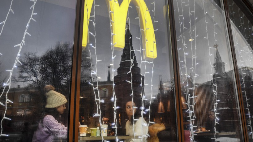 McDonald’s fecha temporariamente seus 850 restaurantes na Rússia