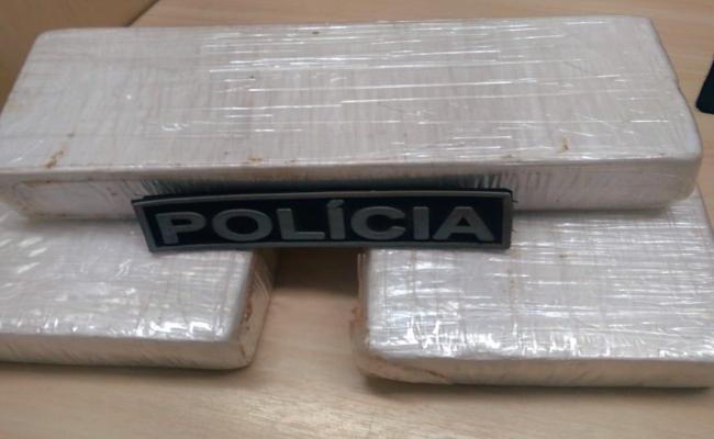 Polícia apreende quase 400 mil em cocaína na BR-101