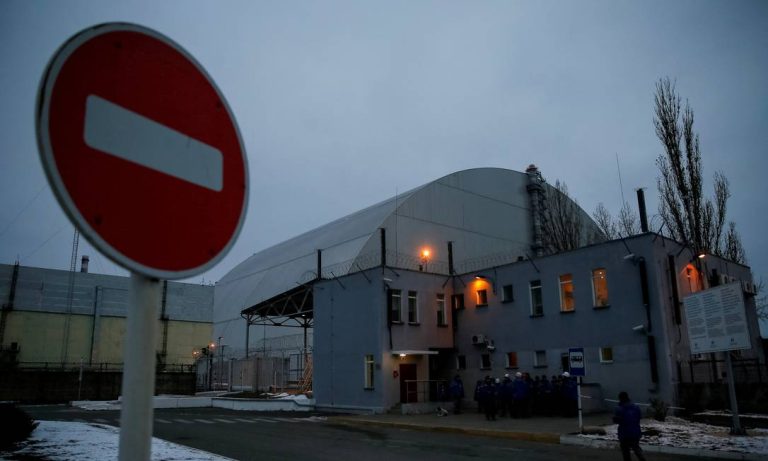 Soldados russos circularam em área proibida de Chernobyl, espalhando poeira radioativa no ar, dizem trabalhadores da usina