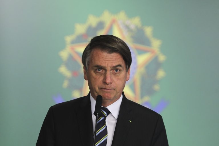 Bolsonaro: situação dos combustíveis no Brasil está “menos grave”