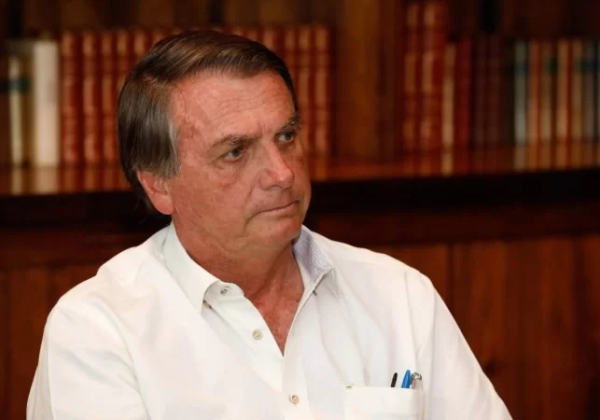 Bolsonaro admite se vacinar se imunizante for ‘produzido pelo governo’