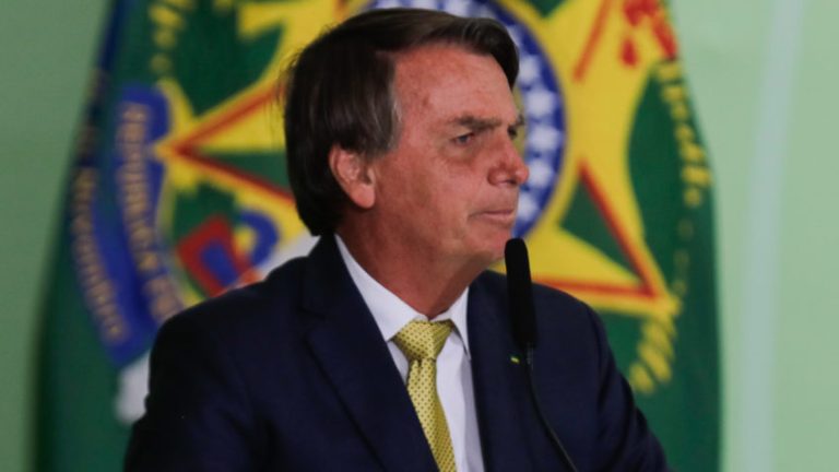 Bolsonaro sobre aumento da Petrobras: “Crime contra a população”