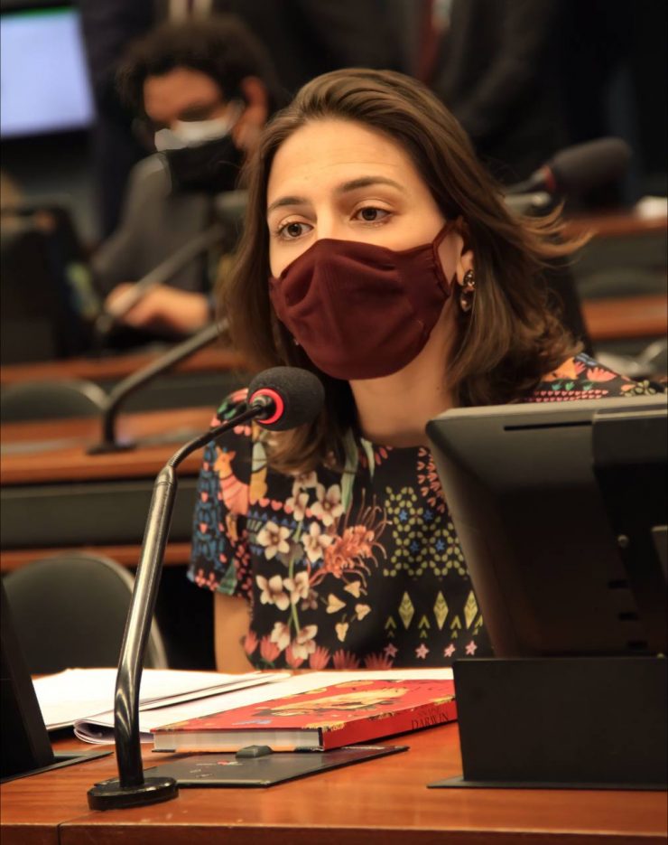 Natália Bonavides apresenta projeto para proteger servidoras vítima de violência doméstica