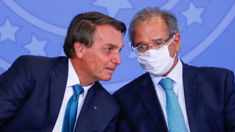 Economia fala em aumento temporário do Auxílio Brasil