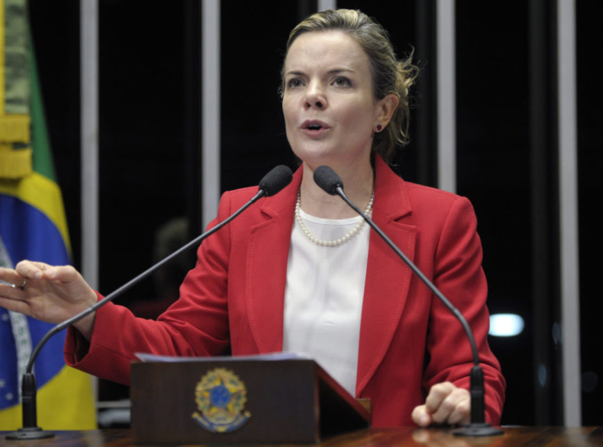 “Não nos intimidaremos”, diz Gleisi após atentado à sede do PT