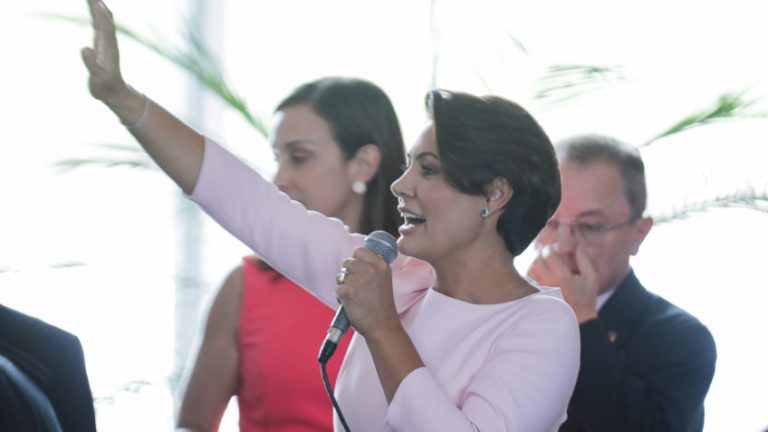 Política Deus provará que Milton Ribeiro é honesto, diz Michelle Bolsonaro