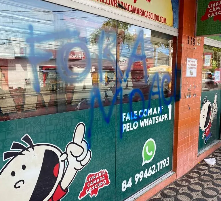 “Torcedores” insatisfeitos com o ABC picham lojas do presidente Bira Marques, em Natal e Parnamirim