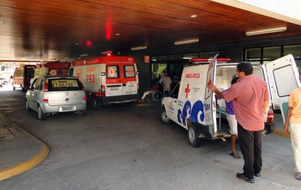 Por falta de proteção, paciente cai da cama e fratura osso no Walfredo Gurgel