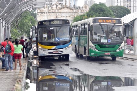 Quatro linhas de ônibus deixam de circular em Natal
