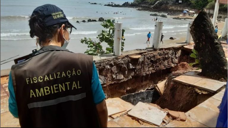 Semurb fiscaliza cumprimento de notificações na Praia do Meio no fim de semana