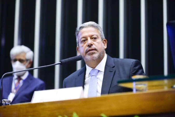 Projeto do piso salarial da Enfermagem será votado na próxima semana, diz Lira