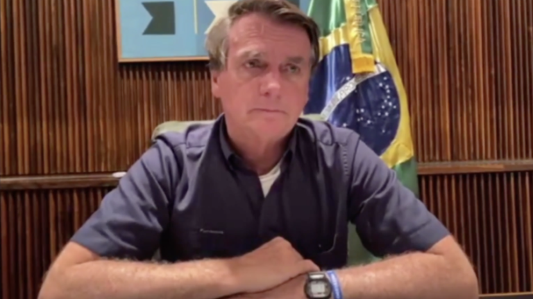 Temos uma das gasolinas mais baratas do mundo, diz Bolsonaro