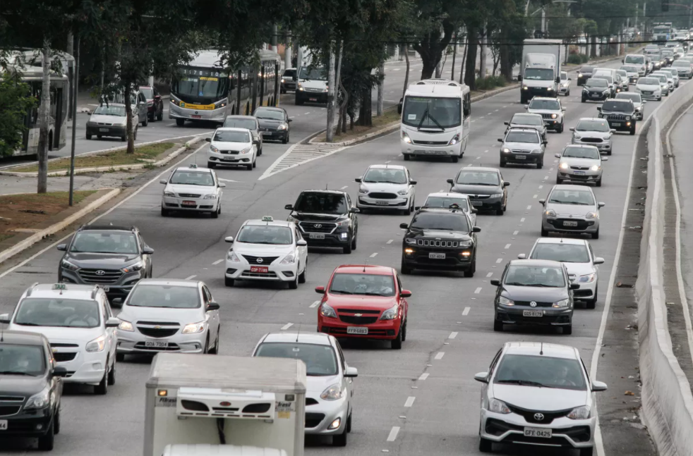 83% diminuíram o uso do carro por causa do aumento no preço da gasolina