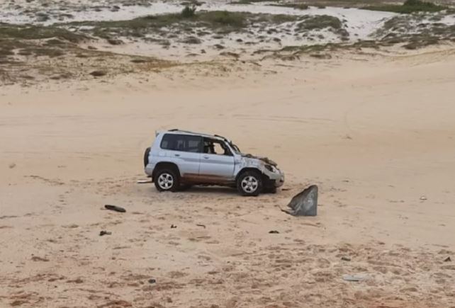 Motorista morre após carro capotar na praia de Jacumã