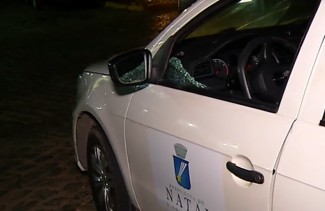 Carro da Secretaria Municipal de Educação é atingido por disparos de arma de fogo em Natal