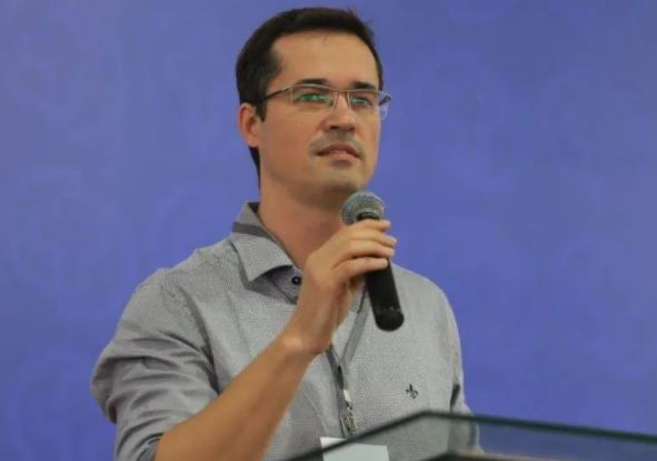 Deltan diz que já recebeu meio milhão de reais e pede fim de doações para indenizar Lula