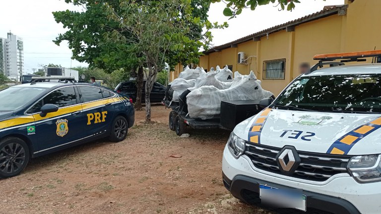 PRF apreende em Mossoró motocicletas novas de luxo que estavam sendo transportadas sem comprovação fiscal