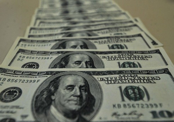 Dólar fecha a R$ 4,84 e tem menor valor desde março de 2020