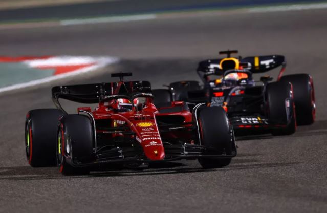 F1: Leclerc vence em 1ª dobradinha da Ferrari desde 2019; Verstappen abandona e Hamilton fica em 3º