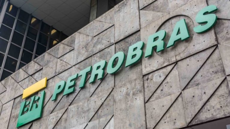 Bolsonaro não vai impor política de preços à Petrobras