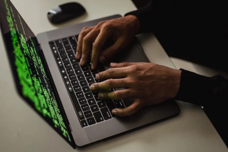 Brasil tem 4 tentativas de fraude on-line por minuto, mostra relatório
