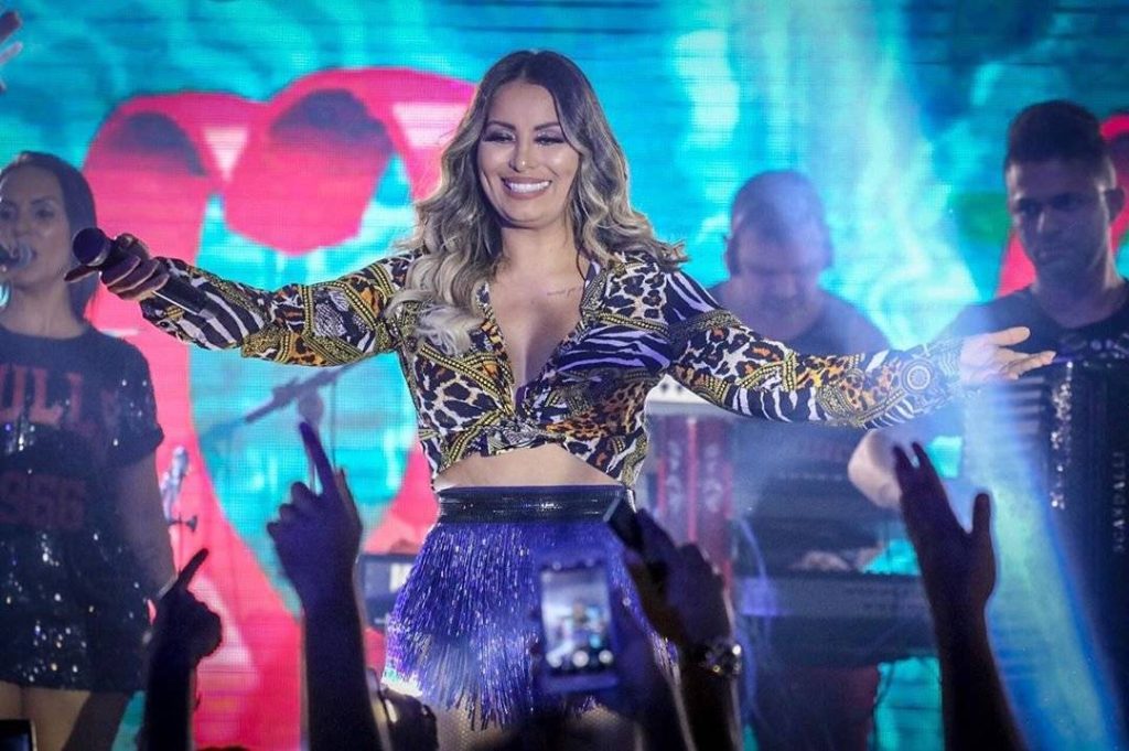 Cantora Walkyria Santos é assaltada durante caminhada na orla de João Pessoa