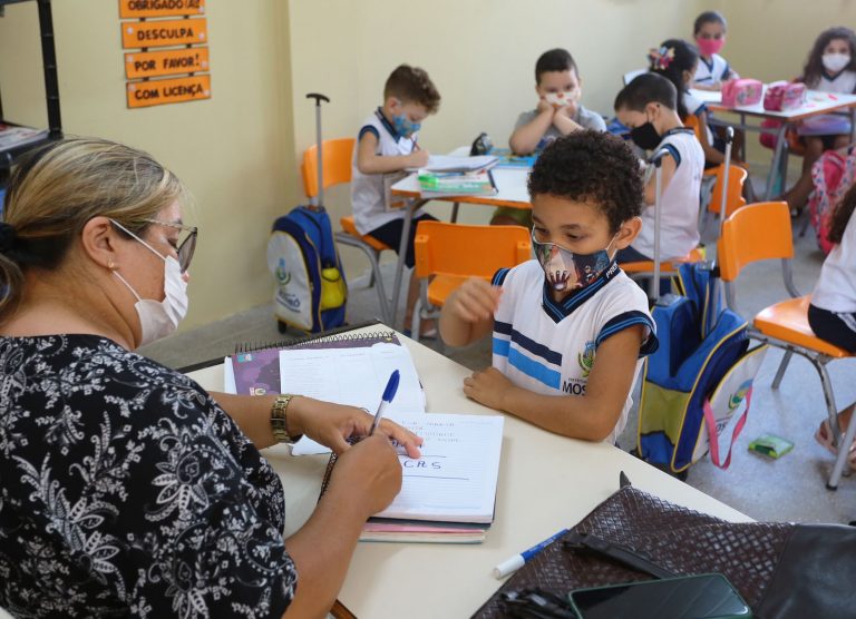 Prefeitura de Mossoró concede reajuste salarial de 33,67% para os professores da rede municipal
