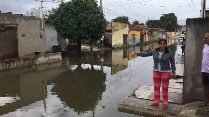 Chuvas de quase 40 milímetros em seis horas causam alagamentos em Natal