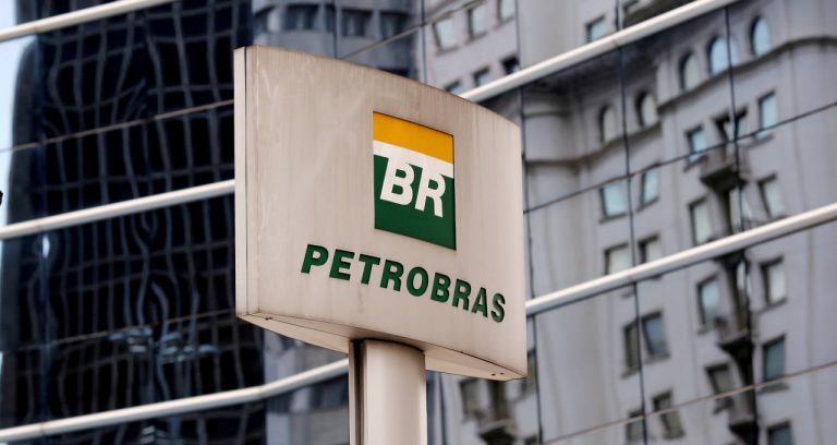 Plano econômico de Bolsonaro para eleição vai defender privatizações para bancar fundo de erradicação da pobreza