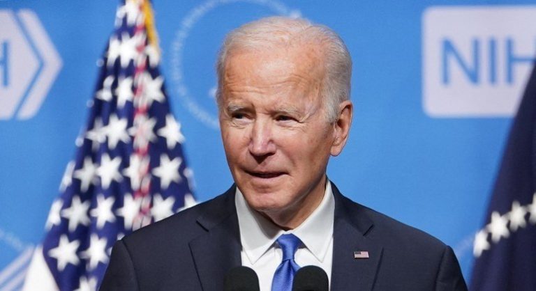 Joe Biden anuncia proibição de importações de petróleo da Rússia