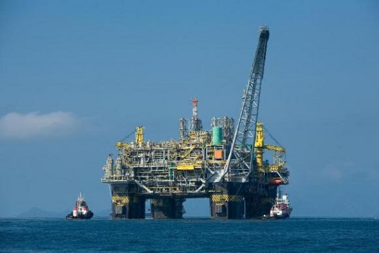 Barril de petróleo despenca e é comercializado abaixo de US$ 100