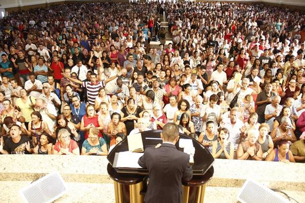 Fiel dá prêmio da Loteria à igreja, arrepende-se e juiz manda devolver