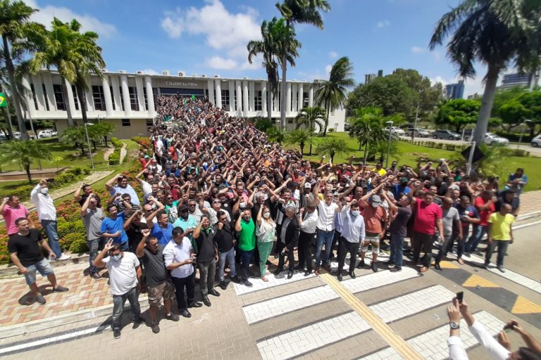 PMs e bombeiros militares cobram correção no subsídio e planejam protesto