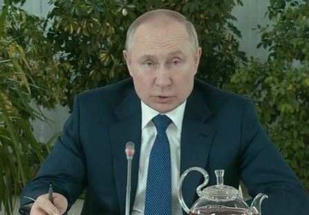 Putin diz que sanções ocidentais “equivalem a uma declaração de guerra”