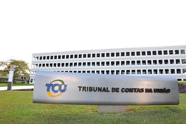 TCU suspende análise da privatização da Eletrobras