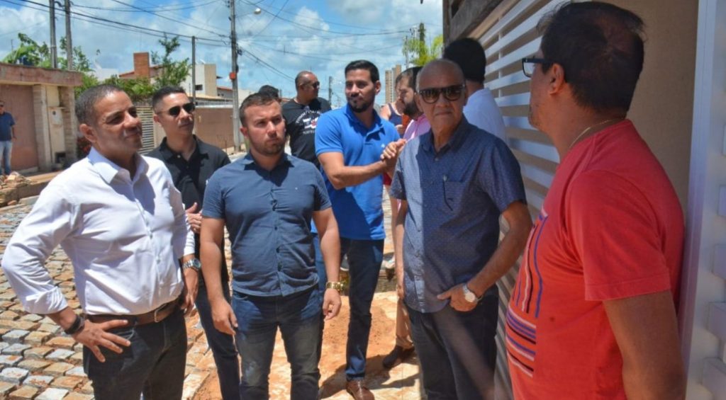 Prefeito e vereadores fiscalizam o andamento das obras em Nova Parnamirim