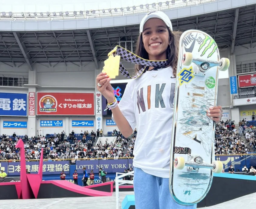 Rayssa Leal conquista ouro e sobe pela primeira vez no pódio do X-Games