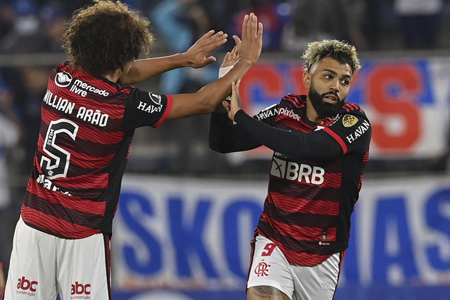 Flamengo joga bem e Gabigol decide contra o Universidad