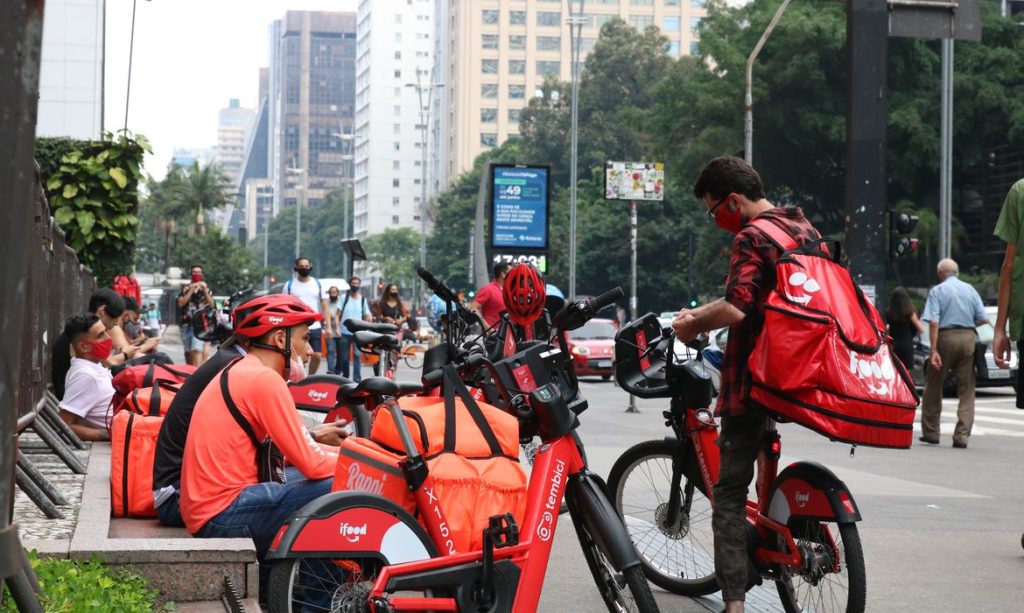 Ministério diz que regulamentará trabalho por aplicativos este ano