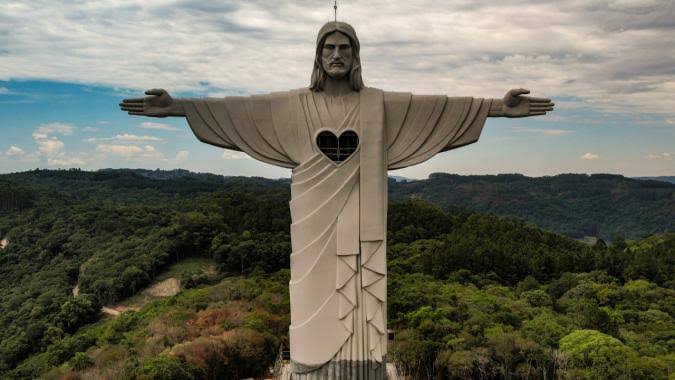 Cristo Redentor é superado e RS agora tem a maior estátua de Jesus Cristo do mundo; A de Santa Rita, no RN, continua sendo a maior do mundo
