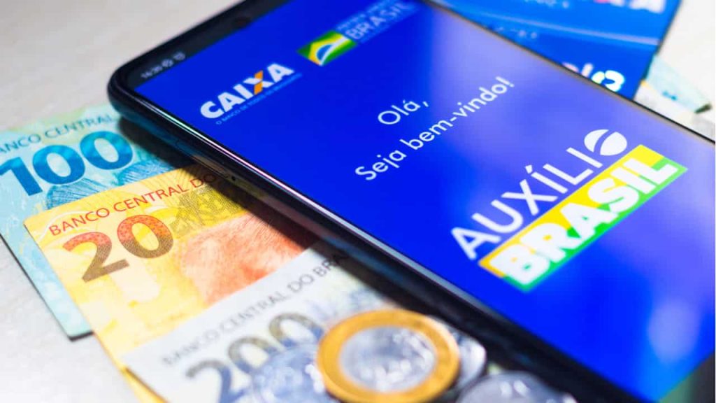 12 Estados têm mais pessoas com Auxílio Brasil do que emprego