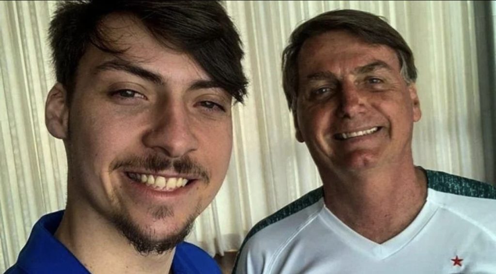 Bolsonaro sobre caçula investigado pela PF: ‘peço a Deus que proteja’