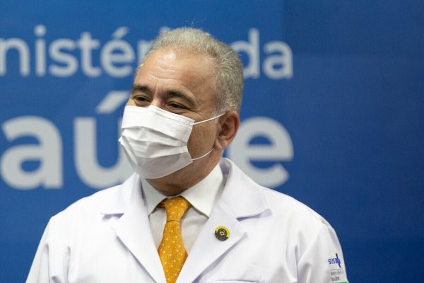 Queiroga: Covid não acabou, mas é preciso “conviver com o vírus”