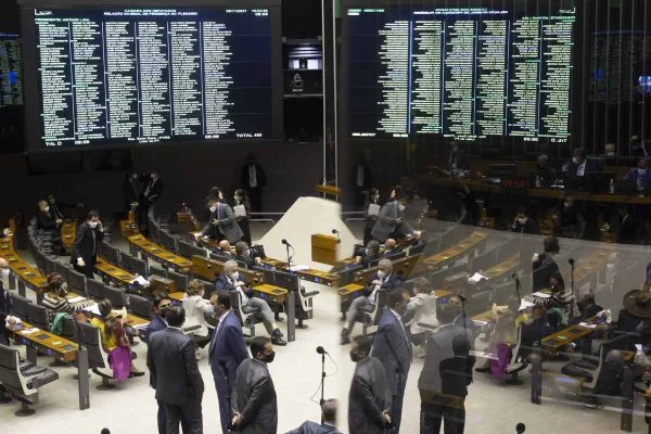 Cota feminina de candidaturas desafia partidos, após fracasso em 2018