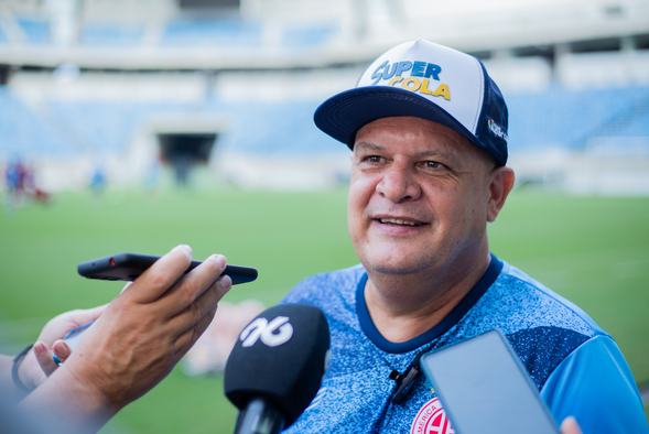Edson Vieira é apresentado pelo América e ressalta missão: “ganhar essa divisão”